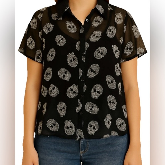 Torrid Sheer Skull Print Chiffon Blouse Short‎ Sleeve Button-Down XS/S Goth Emo - Picture 1 of 7